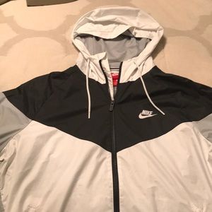 Selling a Nike windbreaker